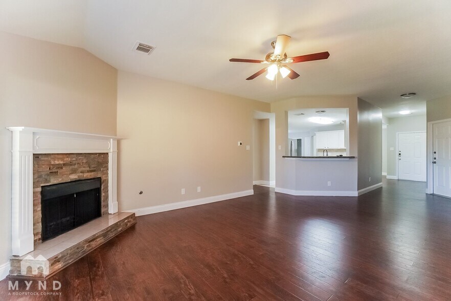 Building Photo - 12035 Thornecrest Dr