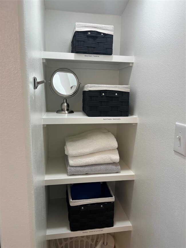 Building Photo - 165 Ranchette St