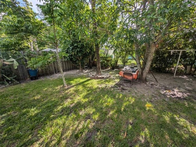 Building Photo - 2637 Gulfstream Dr