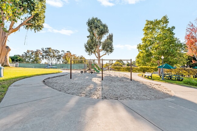 Building Photo - 2039 Village Wood Rd