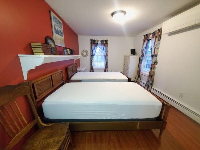 Building Photo - Winter Rental: Available Oct. 1-May 31 (Ut...