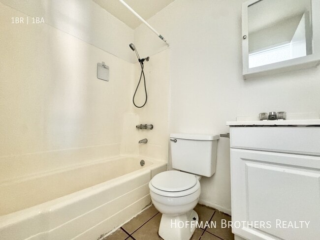 Building Photo - 1425 Freeman Ave