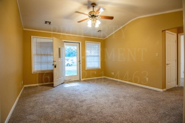 Building Photo - 2 Bedroom 2 Bath