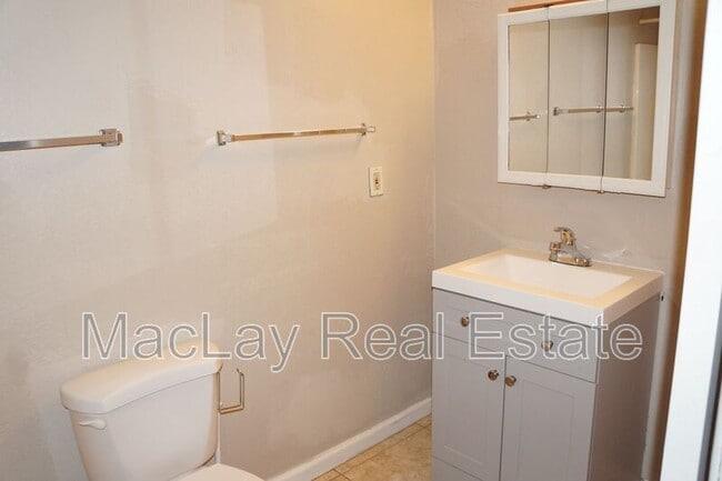 Building Photo - 2227 N 24th Pl