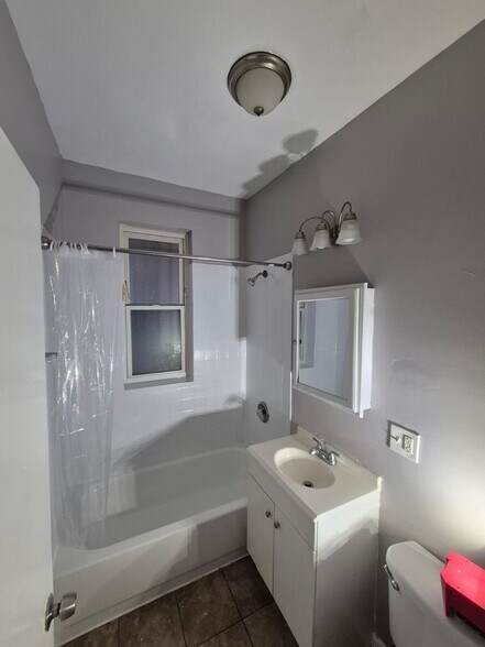 Building Photo - 5038 W Washington Blvd