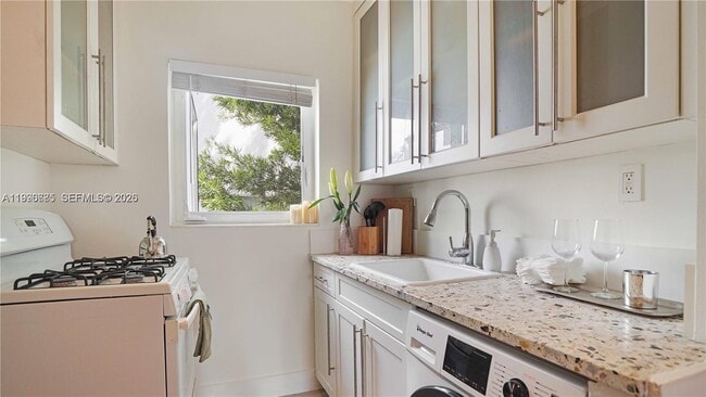 Building Photo - 439 15th St