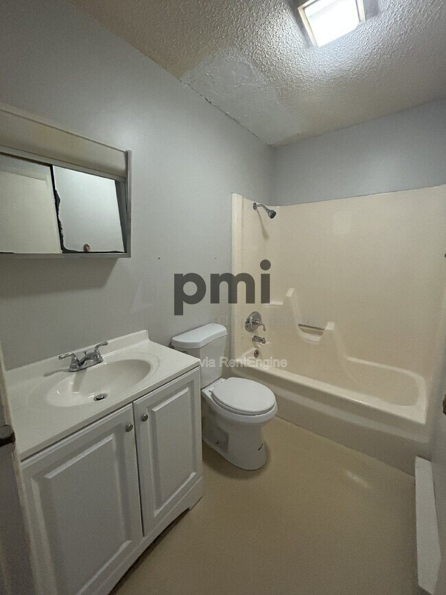 Building Photo - 24 W Buchanan Ave