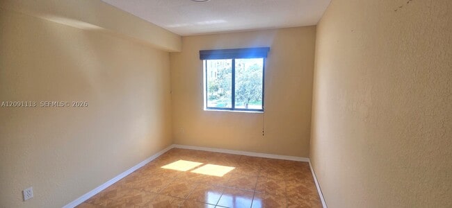 Building Photo - 9300 Fontainebleau Blvd