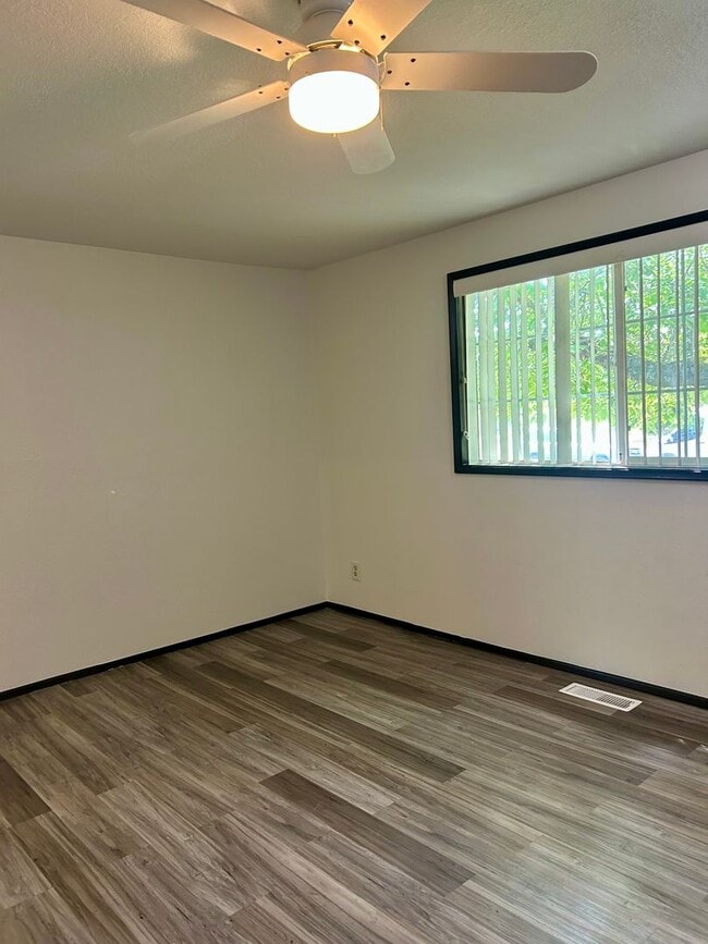 Building Photo - Charming Single Level Home - Keizer