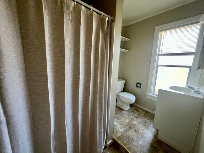 Building Photo - 1407