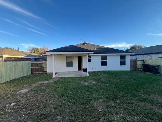 Building Photo - 120 Salado Dr