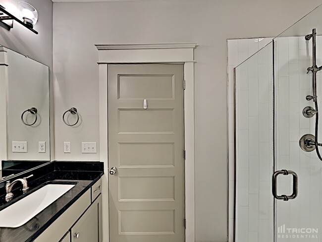 Building Photo - 1204 Hillwood Private Cove