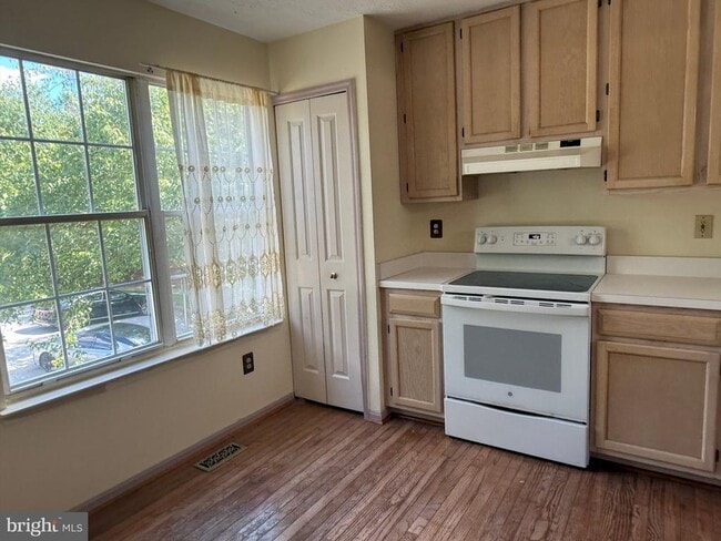 Building Photo - 9324 Daly Ct