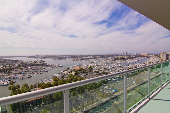 Building Photo - 13600 MARINA POINTE Dr