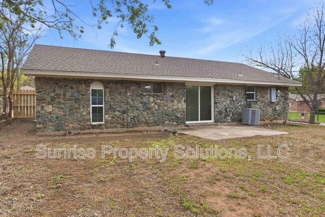 Building Photo - 9301 N Sherwell Dr