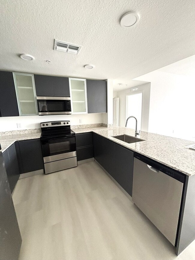 Building Photo - Modern 2 Bedroom + Den Condo Near The Mall at Millenia