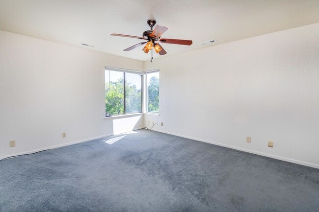 Building Photo - 4 Bedroom Home in West Redding