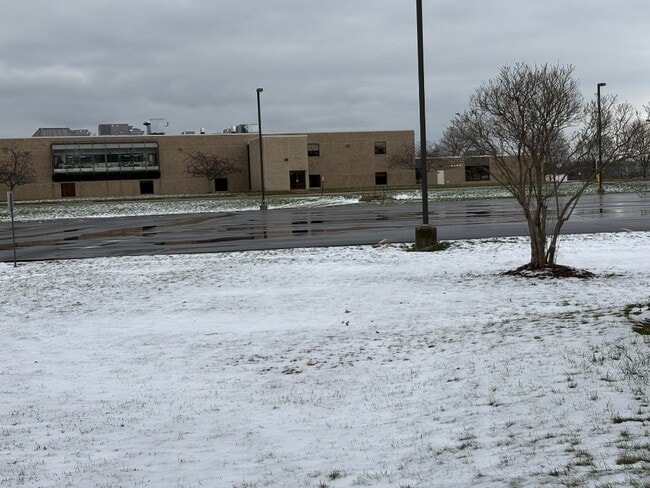 Building Photo - 1115 Lake St