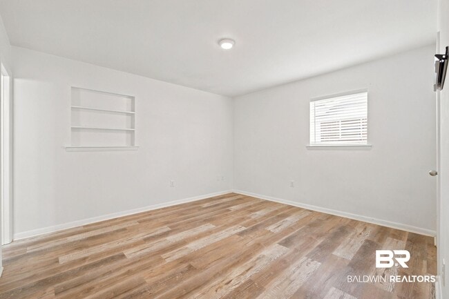 Building Photo - 509 Gayfer Ave