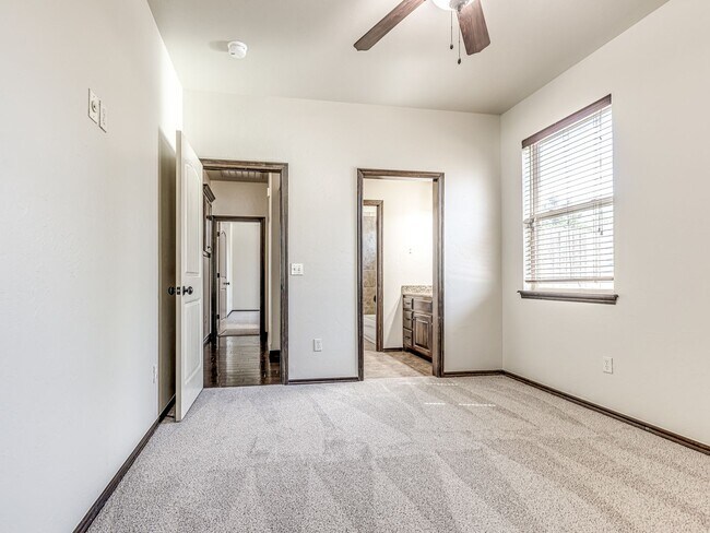 Building Photo - Luxury Rental Home in Edmond Schools + Com...