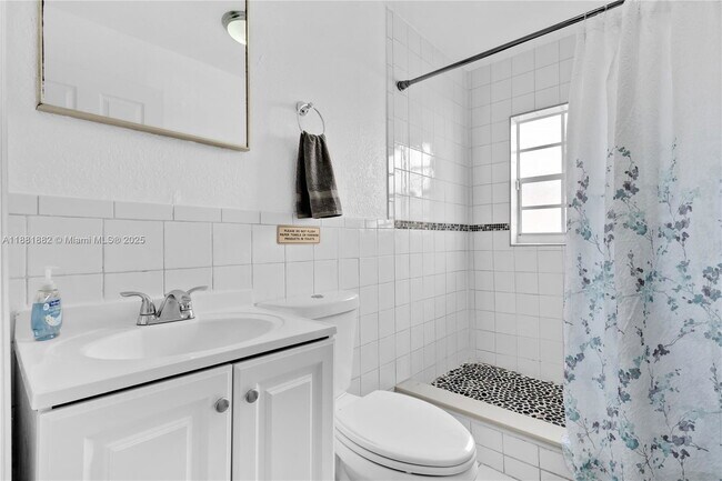 Building Photo - 2315 SW 17th St