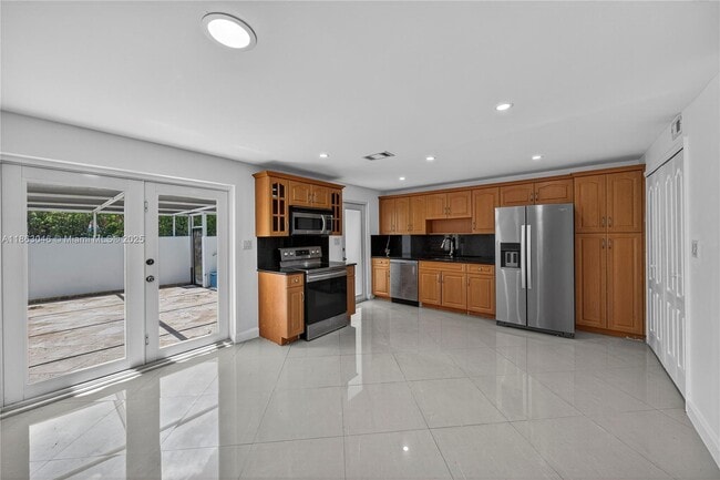 Building Photo - 301 Bonaventure Blvd