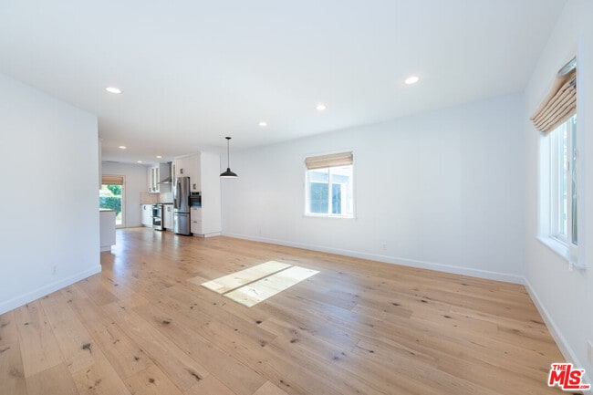 Building Photo - 5970 Balcom Ave