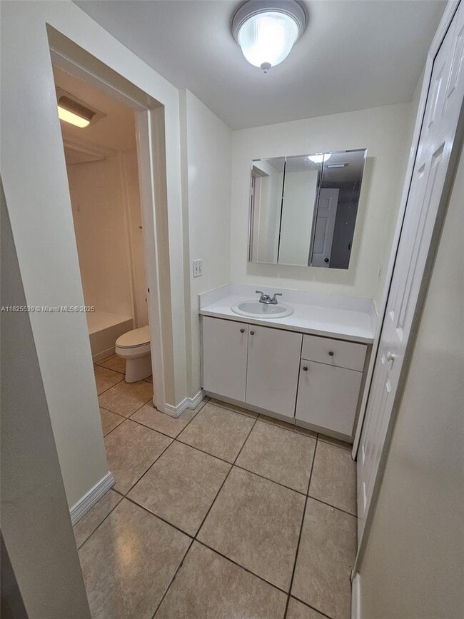 Building Photo - 15027 Coconut Ct