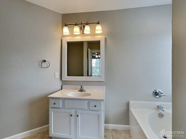Building Photo - 459 Lenoir Dr