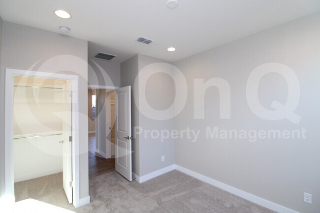 Building Photo - 5716 S Romano
