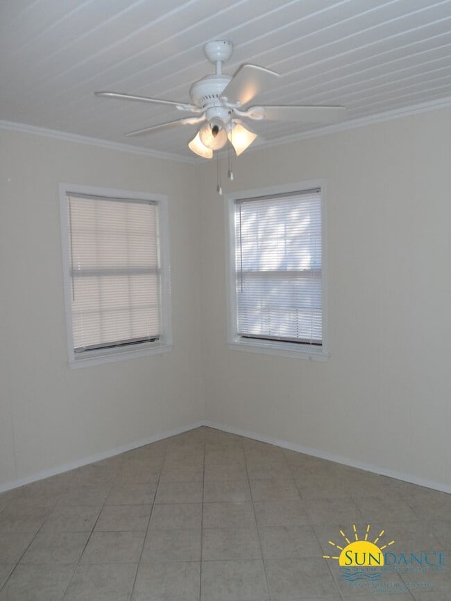 Building Photo - 2 Bedroom Unit In Fort Walton Beach!