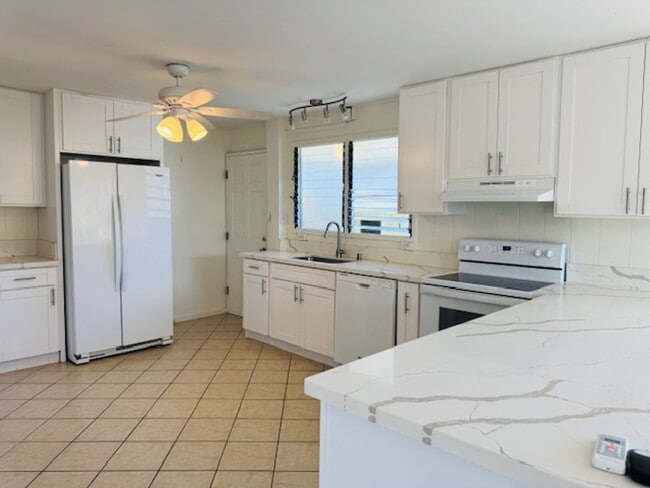 Building Photo - 4 Bedroom, 2 Bathroom house near Kailua Be...