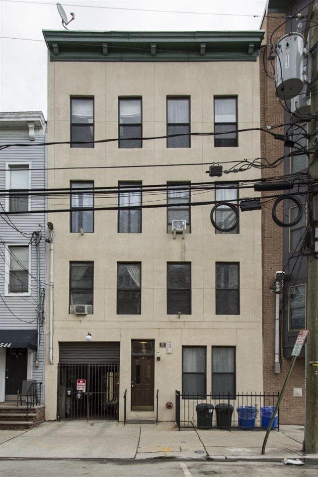 Building Photo - 509 Monroe St