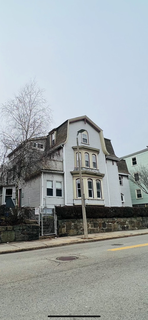 Building Photo - NEWLY RENOVATED 4-BED PENTHOUSE UNIT WITH EASY ACCESS TO HIGHWAY AND PUBLIC TRANSPORTATION!