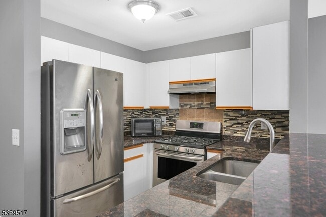 Building Photo - 215 Sheffield Ct