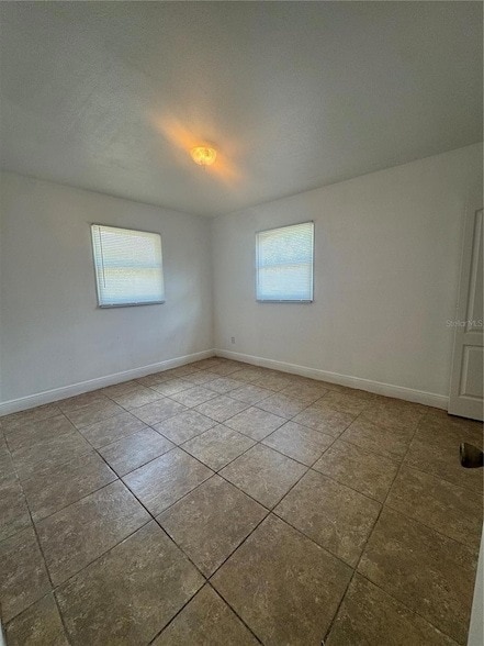 Building Photo - 930 Emerald Dr