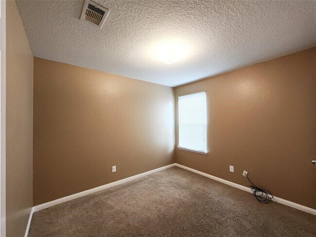 Building Photo - 927 Paradise Rd
