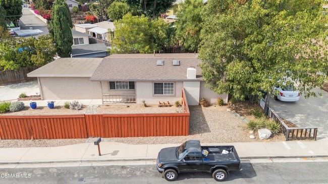Building Photo - 865 E Hillcrest Dr