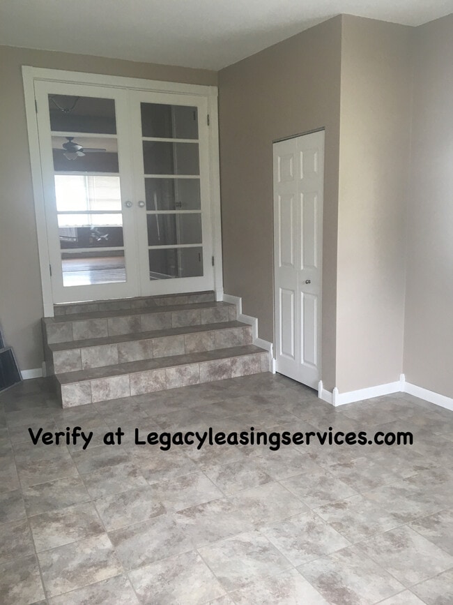 Building Photo - Remodeled 4/2 Home-Lawncare Included