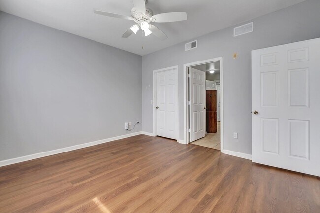Building Photo - 2801 Chancellorsville Dr