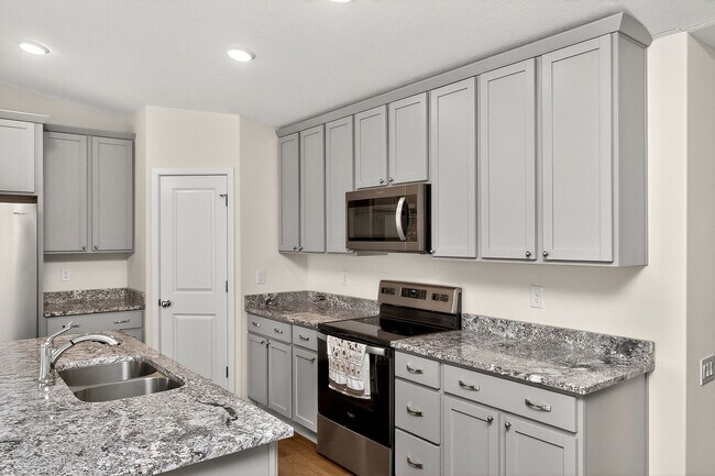 Building Photo - BEAUTIFUL CORNER LOT!! 3 Bedroom, 2 Bathroom Home in Des Moines!