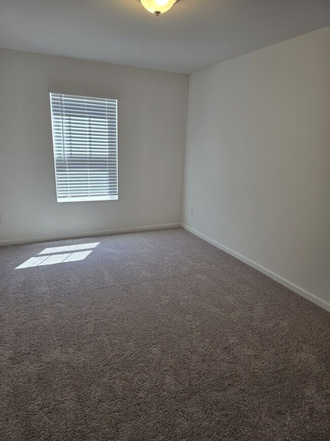 Building Photo - New Construction 3BR/2.5BA Townhome in Monroe
