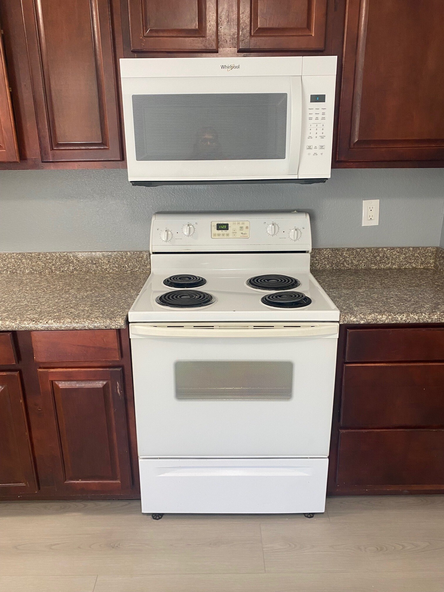 Building Photo - 5141 River Glen Dr