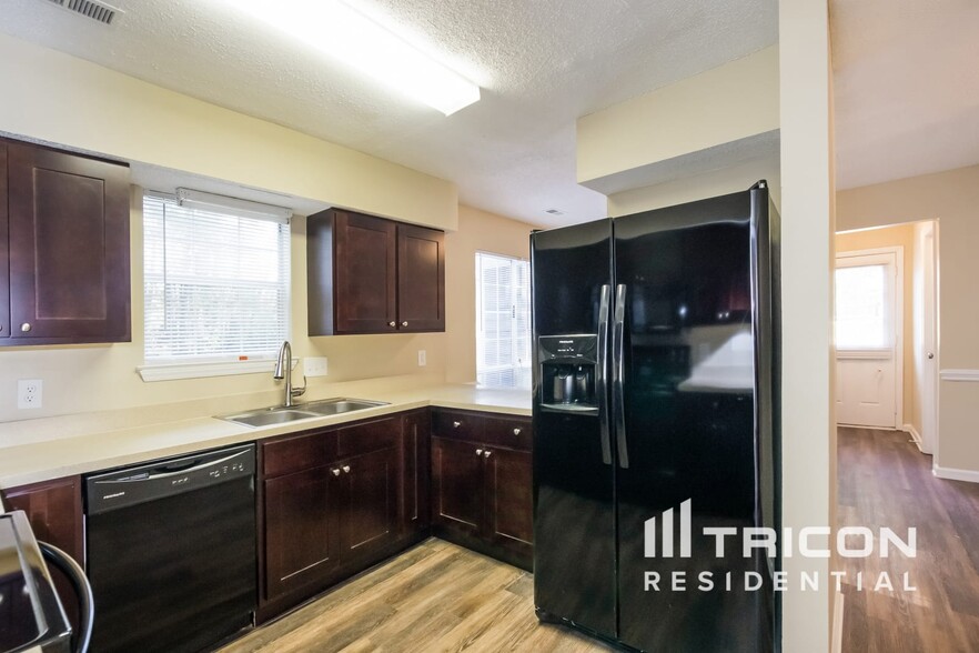 Building Photo - 5400 Southminster Ln