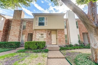 Building Photo - 1039 Fountain View Dr