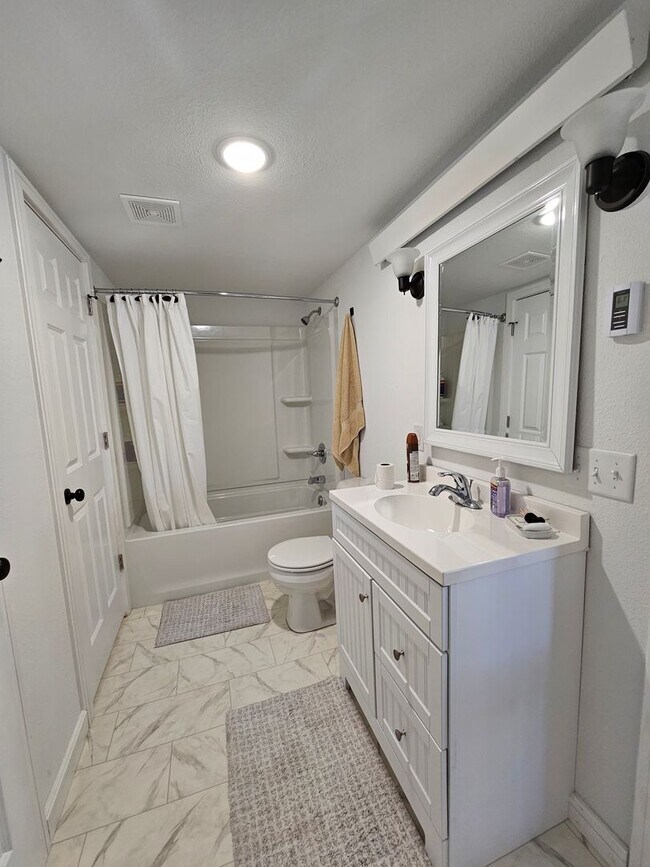 Building Photo - 1 BED | PLUS LOFT AREA | 1.5 BATH | FURNISHED | APARTMENT | RAPID VALLEY