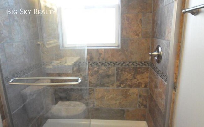 Building Photo - 452 W 3rd Ave