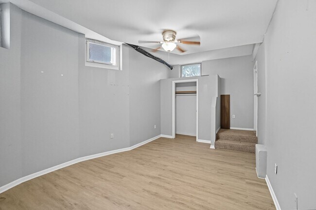 Building Photo - Emming Duplex