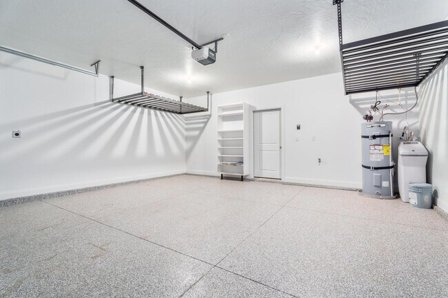 garage - 484 W Greenstone Pl
