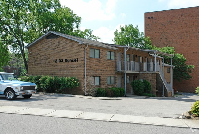 Building Photo - 2103 Sunset Pl